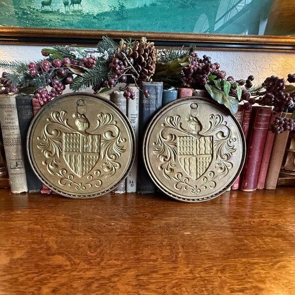 Vintage Brass Embossed English Coat of Arms Wall Plates - Picture 8 of 8